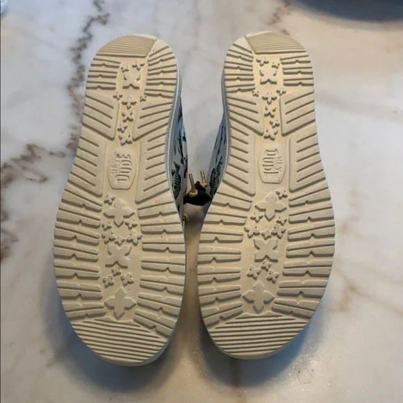 Hey Dude Wally Fish Lure Pattern Shoes NWT - Picture 3 of 6